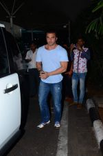 Sohail Khan snapped at airport on 8th Dec 2015
